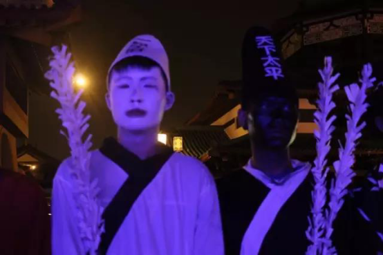 ag亚娱|扎克伯格晒华裔妻大肚照:我爱她的表情(图2) ag亚娱